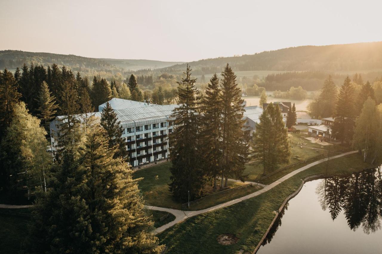 Orea Resort Devet Skal Vysocina Sněžné Bagian luar foto